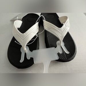 NWT Momentum Brands Flip Flops For Boy 31 Size US 1 / 7.75 in / 19.7 cm Summer